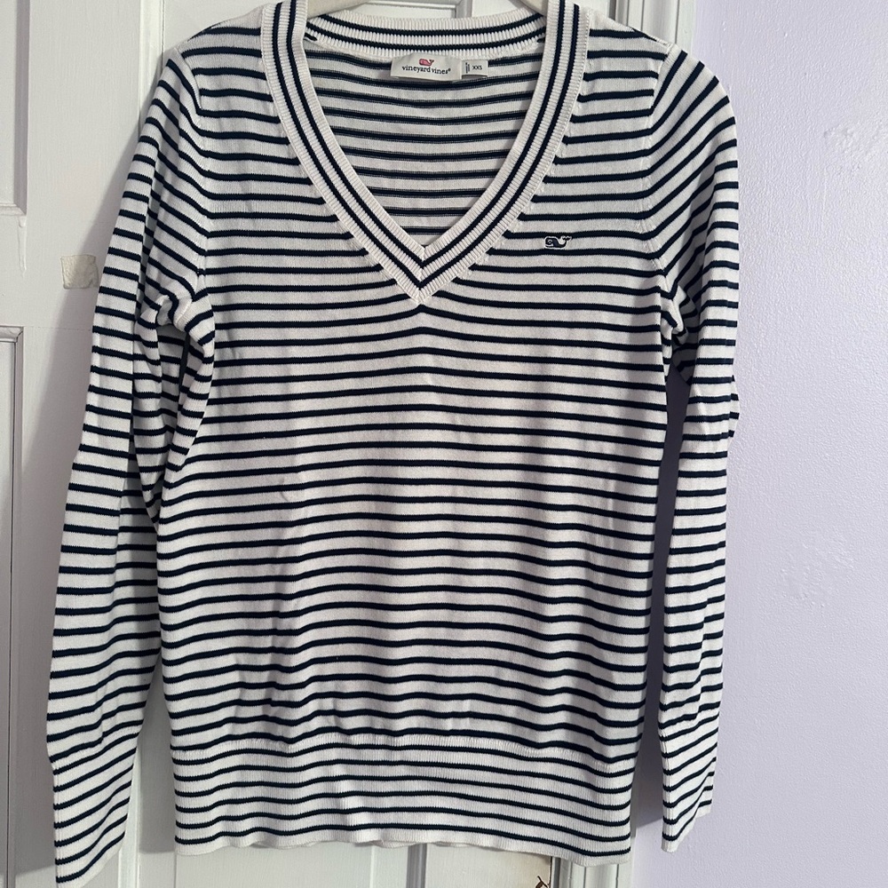 Vineyard Vines Navy and White Striped Sweater perfect condition. Never worn.